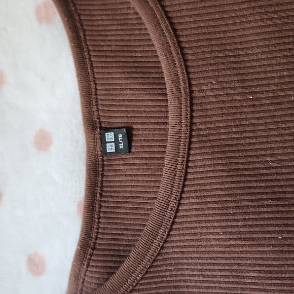 Uniqlo brown crop top - Picture 3 of 3